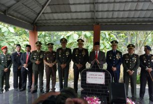 Peringati Hari Pahlawan Ke-77, Dandim 0735/Surakarta Bersama Forkopimda Ikuti Upacara Bendera Dan Ziarah Nasional