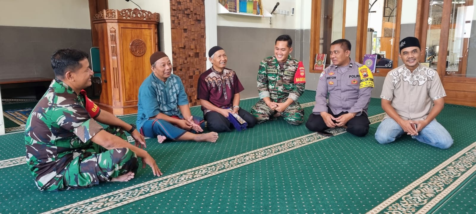 Pertebal Iman Dan Taqwa, Babinsa Tipes Laksanakan Sholat Jumat Di Wilayah Binaan