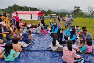 Potret Antusias dan Kegembiraan Anak-Anak di Posko Pengungsian Cianjur Bersama Relawan PLN