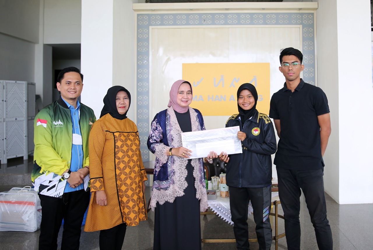 Riana Sari Arinal Lepas Kontingen Mahasiswa untuk Mengikuti Pekan Olahraga Mahasiswa Nasional di Sumatera Barat 17-26 November 2022