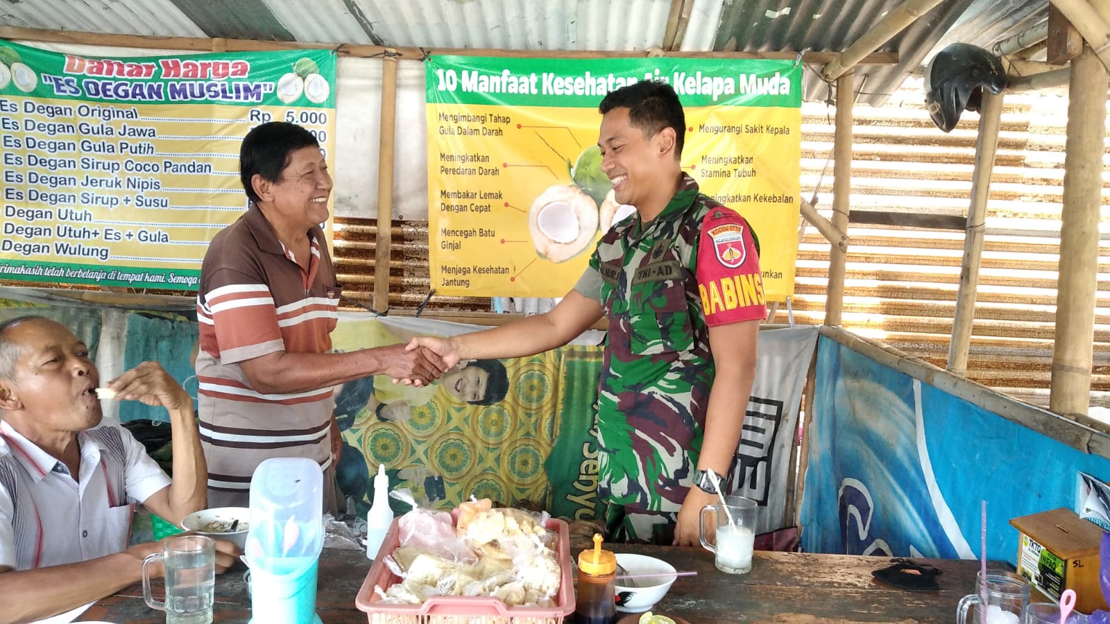 Senyum Teritorial Jadi Senjata Ampuh Bagi Babinsa dalam Menjalin Silaturahmi