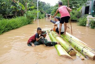 TNI-Polri, SAR, Relawan dan Masyarakat bersinergi Evakuasi dan salurkan bantuan akibat banjir di desa Kadokan Grogol