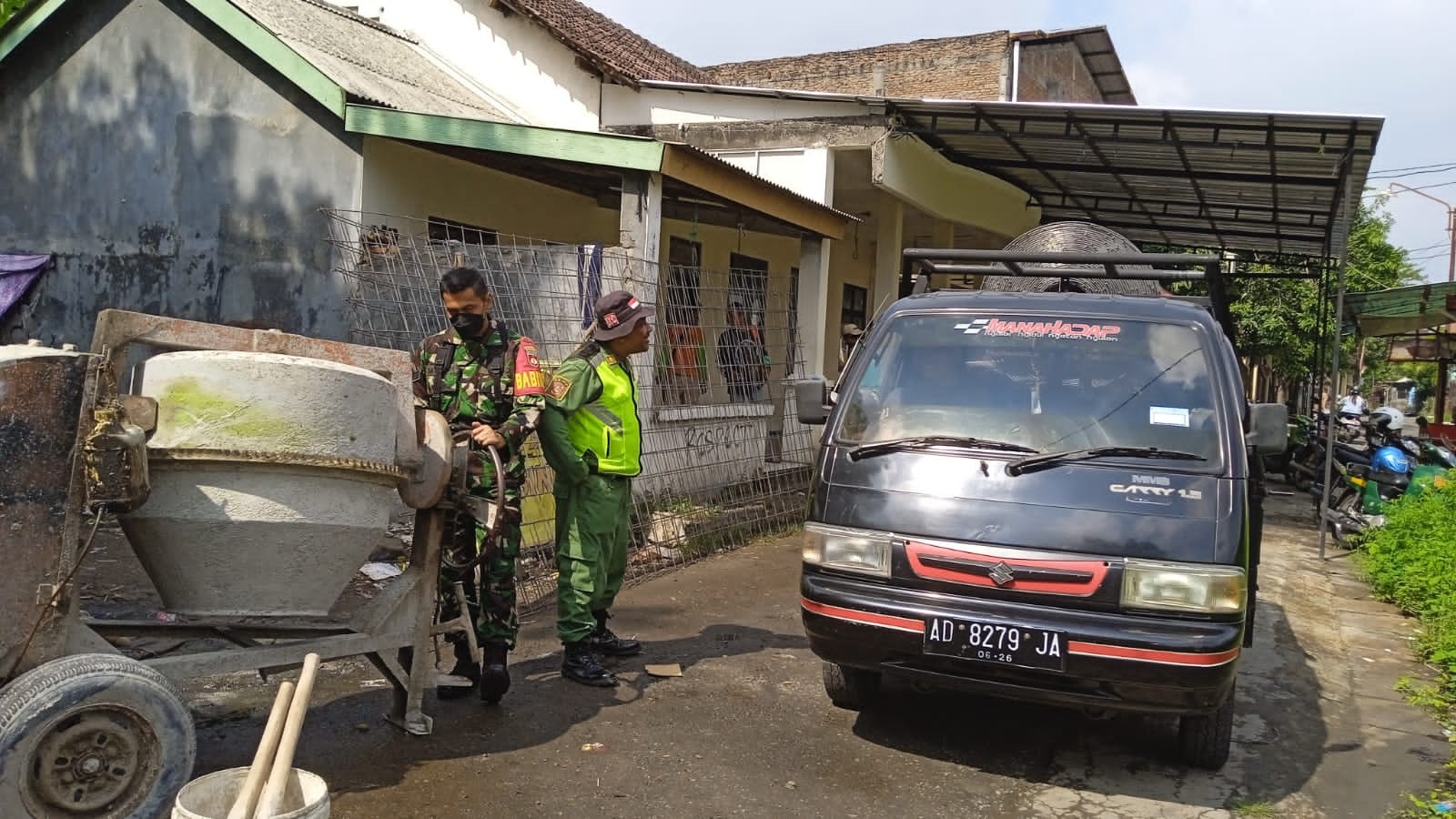 Tak Hanya Malam Hari Siang pun Babinsa Joyotakan Ajak Linmas Untuk Patroli dan Sambang Warga