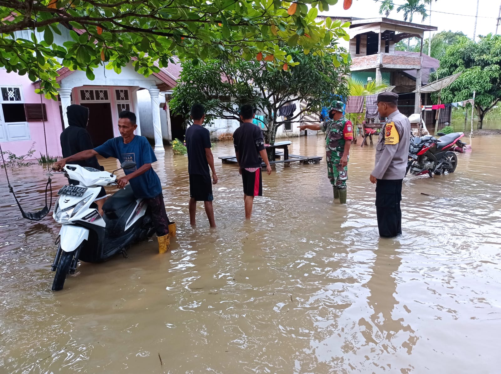 Tegas Dan Jelas, Dandim 0105/Abar Perintahkan Babinsa Siaga Bencana Banjir Dan Laporkan Perkembangan Situasi Secara Hirarki