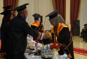 Tepat Hari Pahlawan, Kampus The Best IIB Darmajaya Mewisuda 490 Lulusan