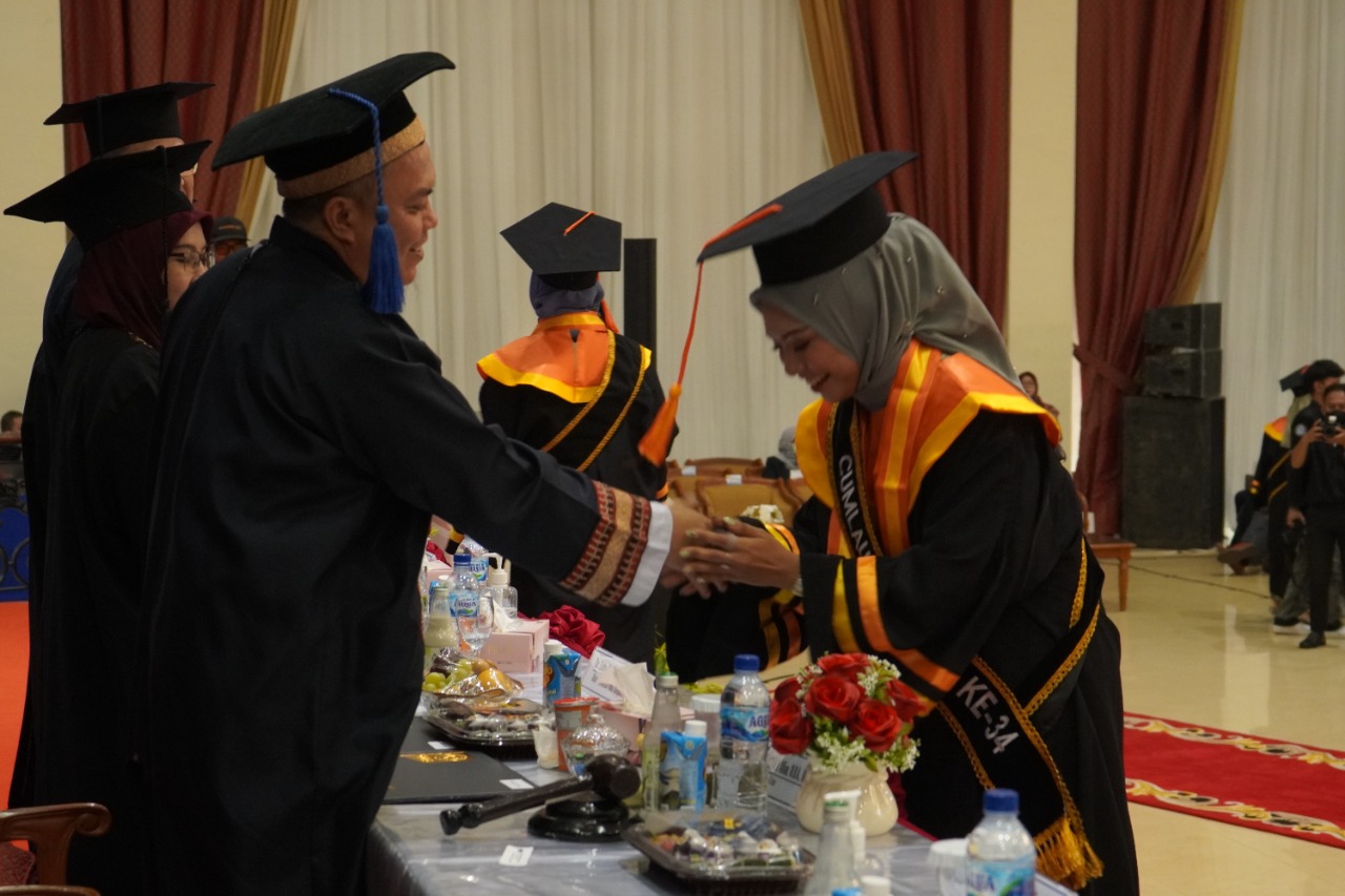 Tepat Hari Pahlawan, Kampus The Best IIB Darmajaya Mewisuda 490 Lulusan