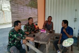Tingkatkan Kamtibmas Di Wilayah, Babinsa Koramil 410-01/Panjang Sambangi Warga Laksanakan Komsos
