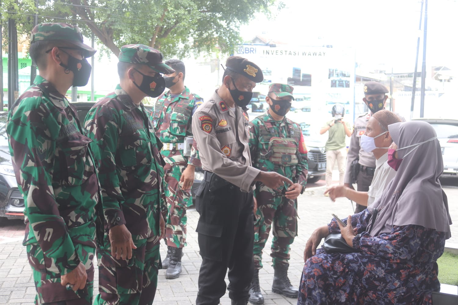 Tingkatkan Keamanan Di Wilayah, TNI-POLRI Laksanakan Patroli Gabungan