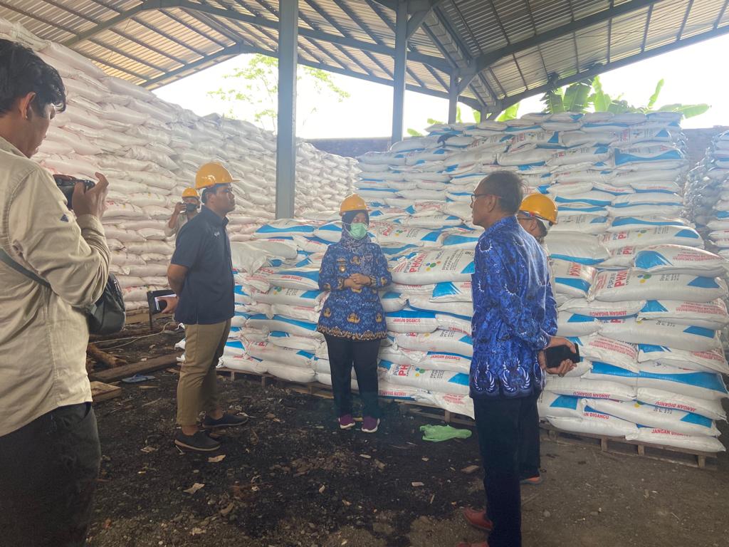 Wakil Gubernur Chusnunia dan Tim KP3 lakukan Pengawasan Pupuk di TulangbawangWakil Gubernur Chusnunia dan Tim KP3 lakukan Pengawasan Pupuk di Tulangbawang