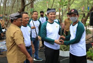 Wujudkan pembangunan berkelanjutan, PLN Tanam 5.000 Bibit Mangrove di KEE Teluk Panggang Jawa Timur