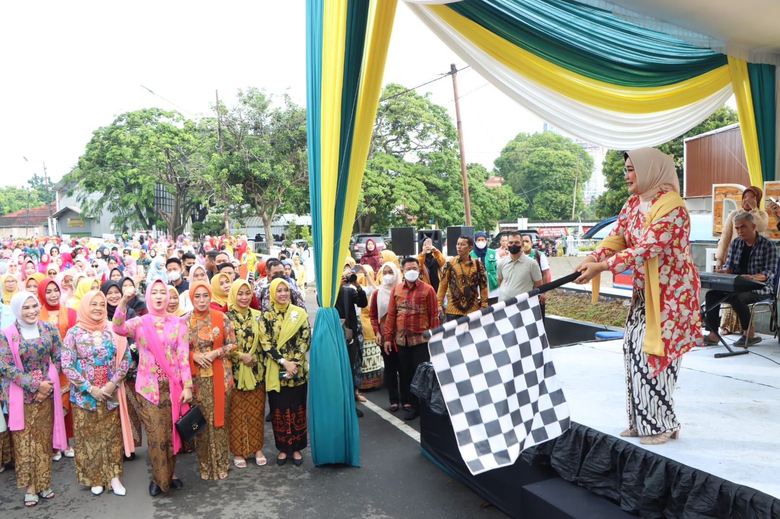 1000-an Peserta mengikuti Acara Berkebaya Bersama Ketua TP. PKK Provinsi Lampung