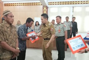 18 Kepala Keluarga terdampak Bencana Alam dapatkan bantuan dari Pemkab