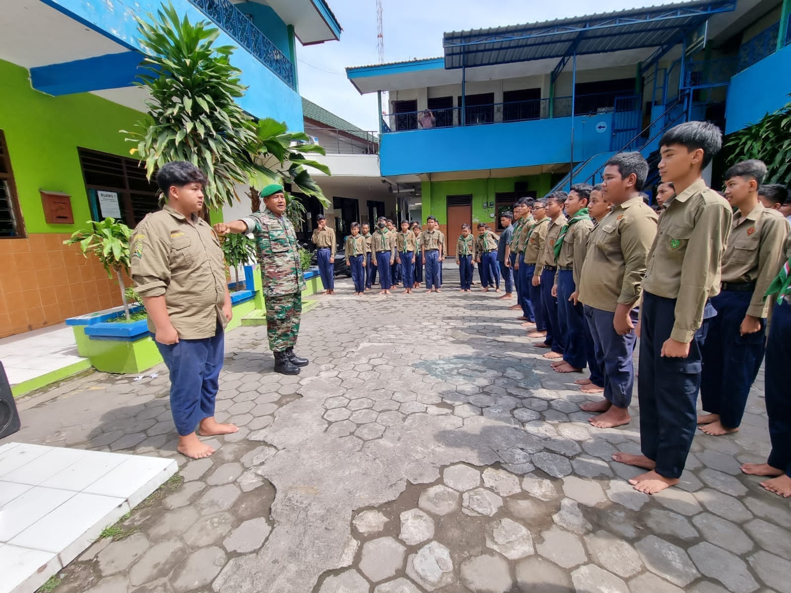 Babinsa Kel.Tipes Berikan Semangat dan Motifasi kepada generasi penerus bangsa