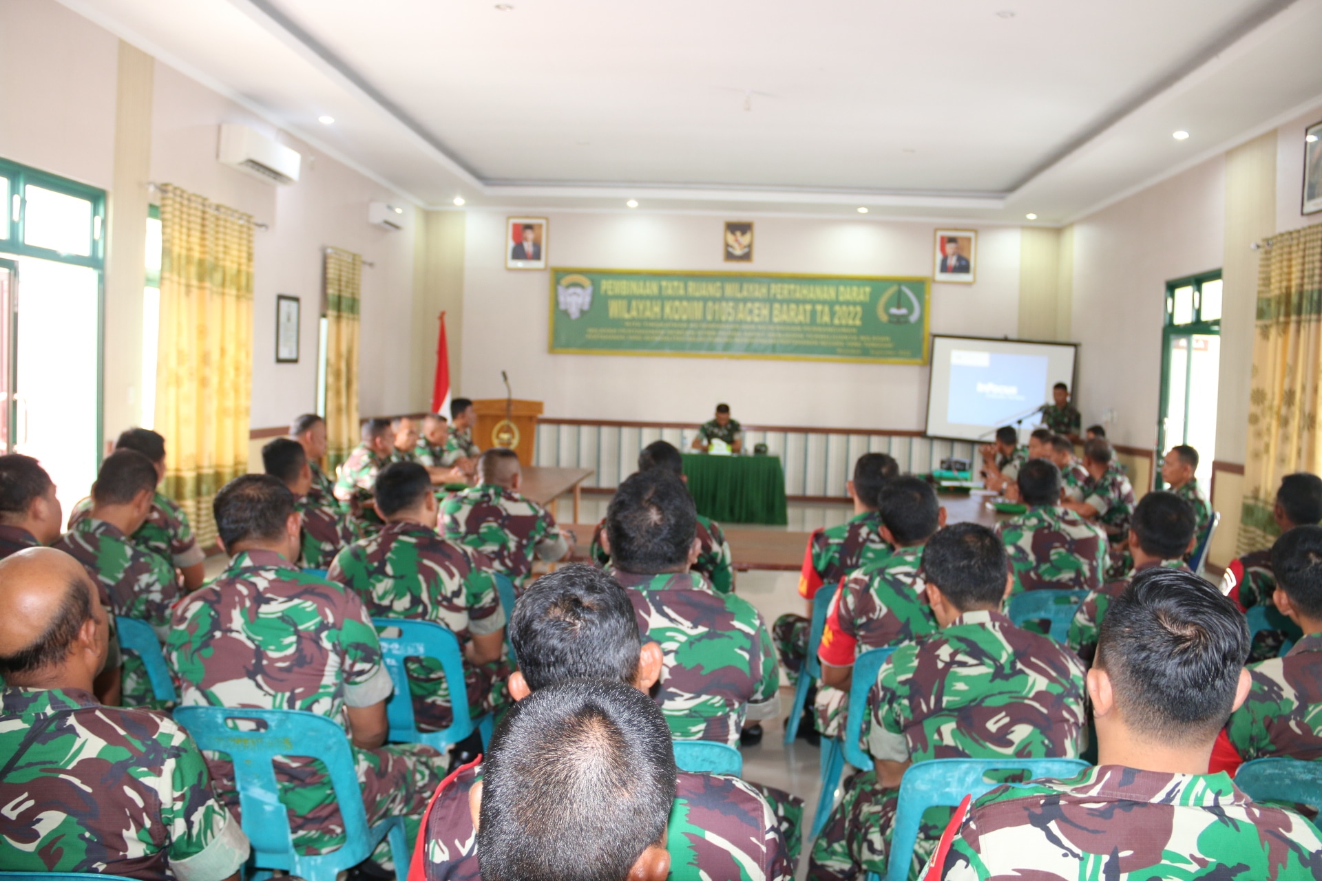 Dandim 0105/Abar Beserta Istri Di Peusijuk Oleh Kapolres Aceh Barat Memperkuat Sinergitas Kedua Instansi TNI - Polri