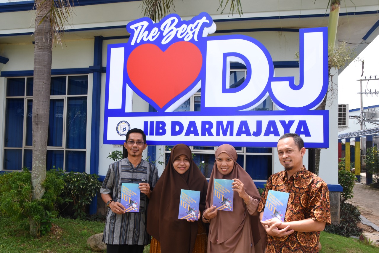Dosen Lintas Prodi IIB Darmajaya Terbitkan Buku IoT