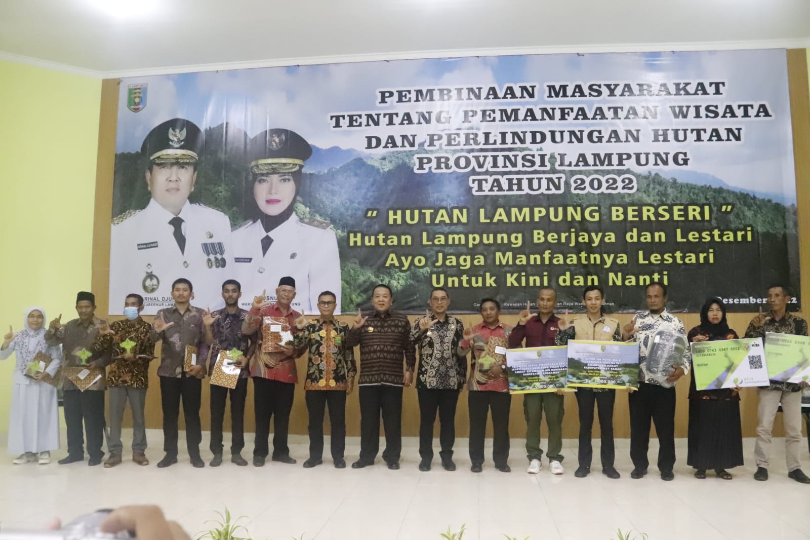 Gubernur Arinal Terima Penghargaan Sebagai Pembina Penyuluh Kehutanan dari Kementerian Lingkungan Hidup dan Kehutanan RI