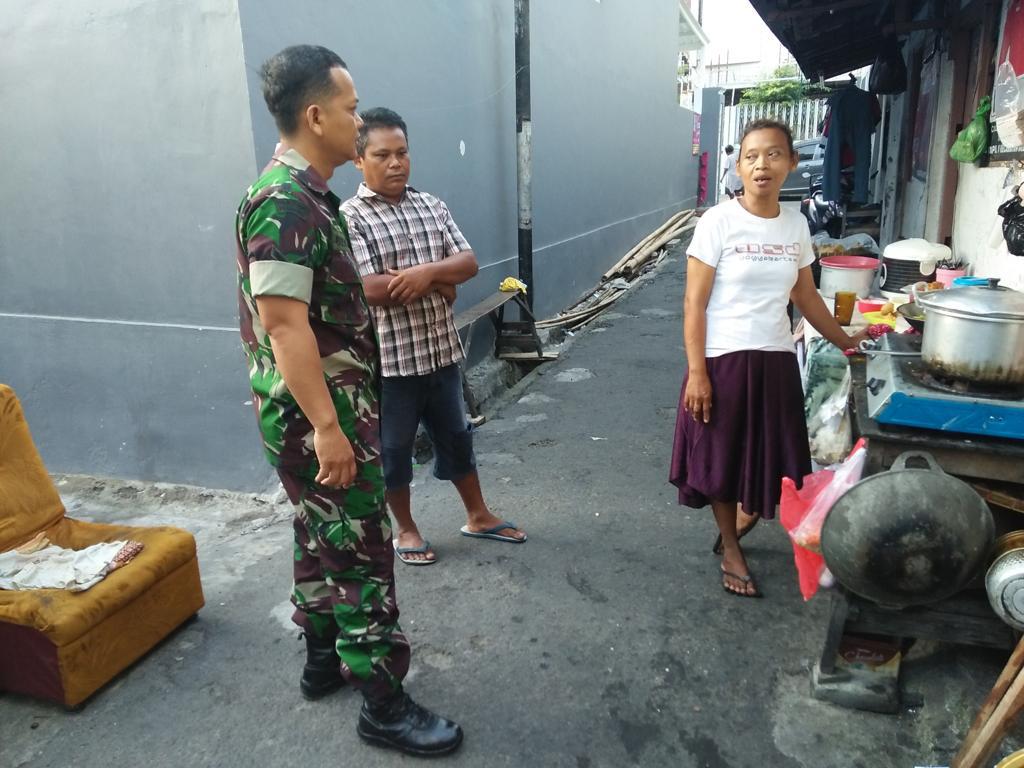 Jelang Nataru Babinsa Kepatihan Wetan Intensifkan Pemantauan Wilayah