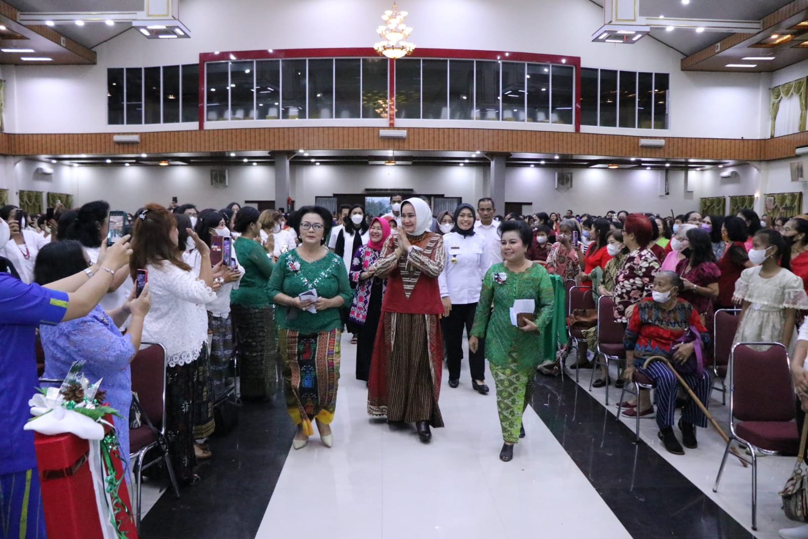 Ketua TP PKK Provinsi Lampung, Menghadiri Perayaan Natal Perempuan Kristen se-Provinsi Lampung