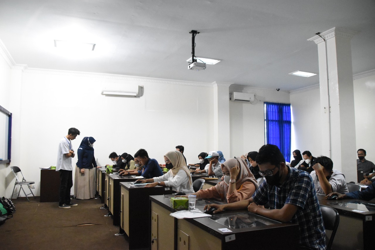 Laboratorium Komputer IIB Darmajaya Tempat Pelaksanaan CAT Calon Anggota PPK Bandarlampung