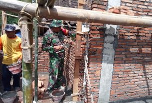 Peduli Sarana Tempat Ibadah, Babinsa Ajak Masyarakat Kerja Bakti Pembangunan Masjid