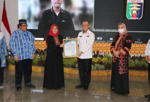 Pemerintah Provinsi Lampung Menerima Penghargaan Anugerah Prakarsa Inklusi Dari Komisi Nasional Disabilitas Pada Peringatan Hari Disabilitas Internasional