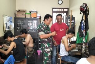 Pengrajin Perhiasan Jadi Sarana Babinsa Jayengan Dalam Jalin Komsos
