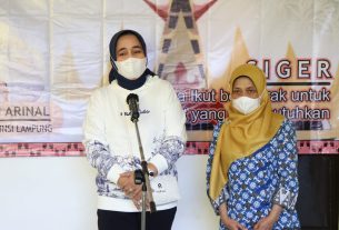 Peringatan Hari Ibu ke-94 dan Hari AIDS se-Dunia, LKKS Provinsi Lampung Serahkan Bantuan Program SIGER