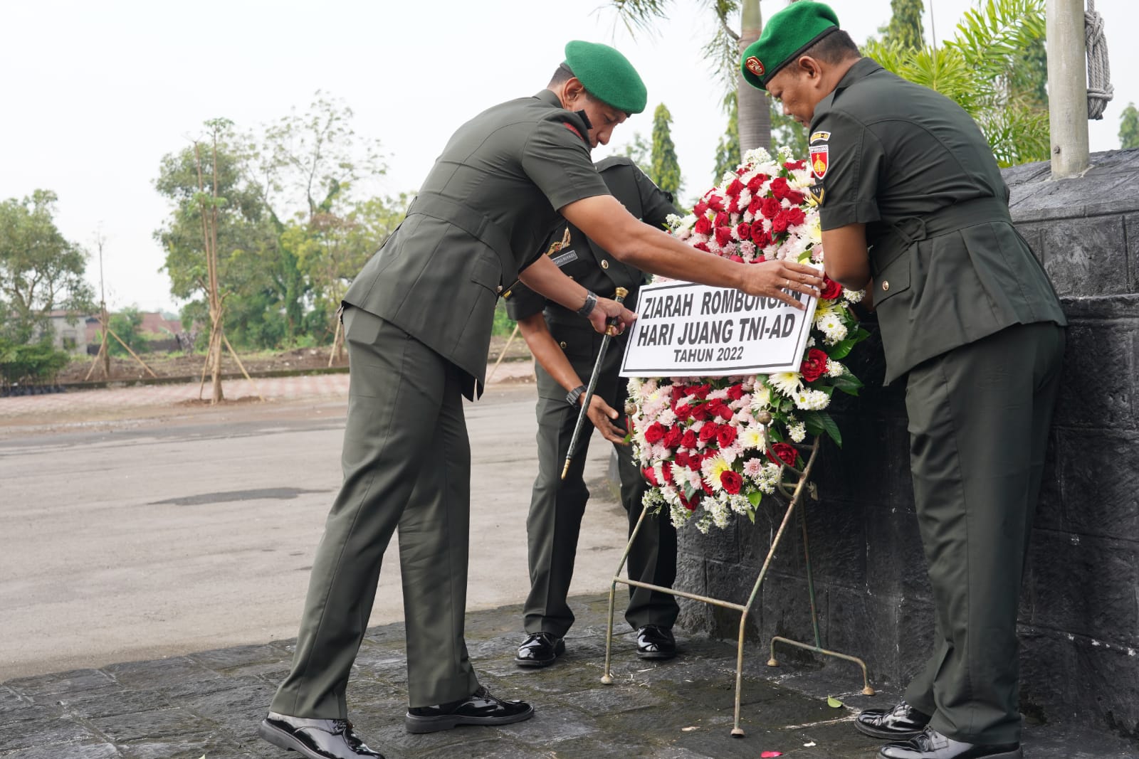 Peringati Hari Juang TNI AD Tahun 2022, Danrem 074/Warastratama Pimpin Ziarah Rombongan