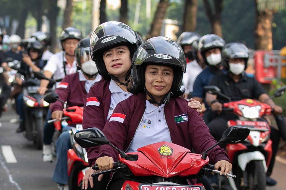 Puan Naik Motor Listrik ke GBK