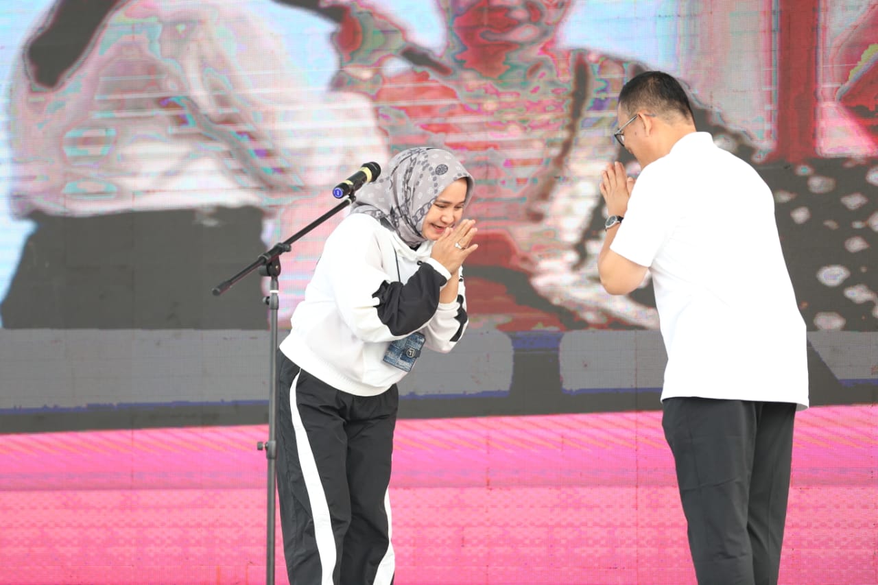 Riana Sari Arinal Terima Penghargaan Hari Ibu Awards dari Radar Lampung