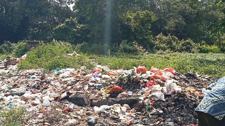 Temukan tumpukan sampah di belakang pasar, Ardian Saputra minta masyarakat tidak buang sampah sembarangan