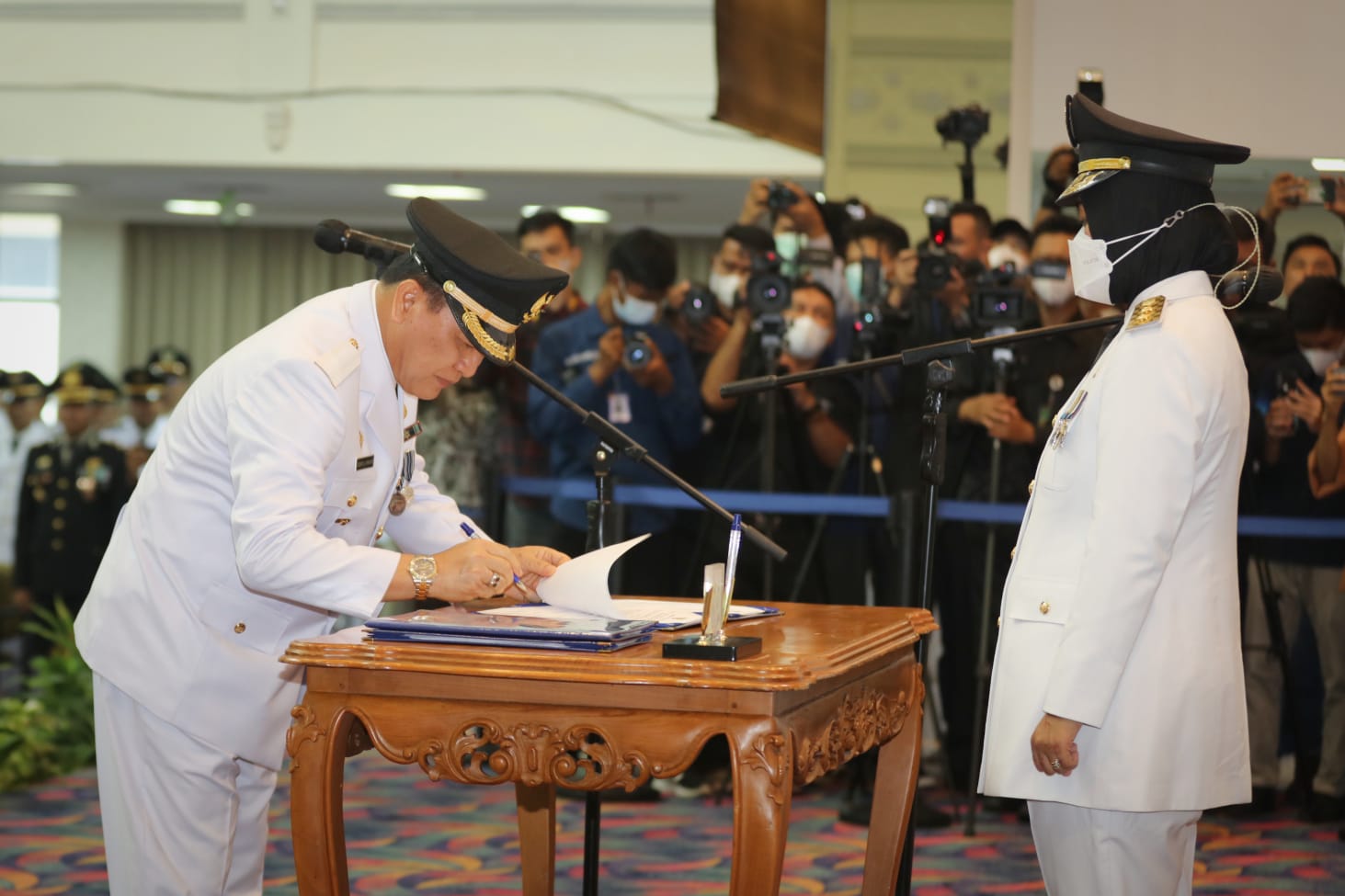 Wagub Chusnunia Chalim Melantik dan Mengambil Sumpah Jabatan Pejabat Bupati Tulang Bawang dan Lampung Barat