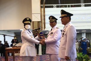 Wakil Gubernur Chusnunia, Melantik dan Mengambil Sumpah Jabatan Pj. Bupati Lampung Barat dan Pj. Bupati Tulang Bawang
