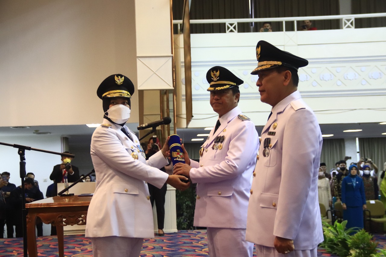 Wakil Gubernur Chusnunia, Melantik dan Mengambil Sumpah Jabatan Pj. Bupati Lampung Barat dan Pj. Bupati Tulang Bawang