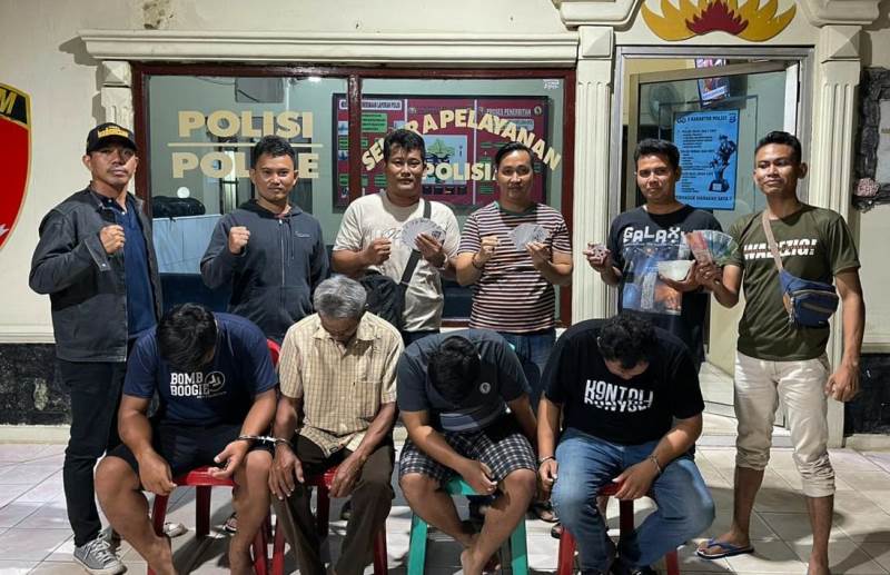 Asyik Bermain Judi Kartu Remi, Empat Pria ditangkap Polsek Banjar Agung