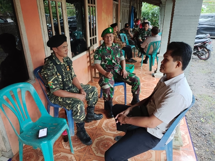 Babinsa Komsos Dengan Anggota Ormas