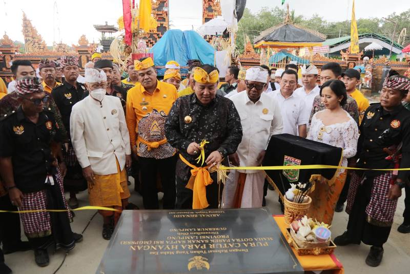 Bangun Potensi Wisata Rohani Umat Hindu di Lampung, Gubernur Arinal Resmikan Pura Berseni Artistik