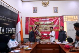 Bawaslu Mesuji Distribusikan Soal Tes Wawancara PKD kepada Panwascam