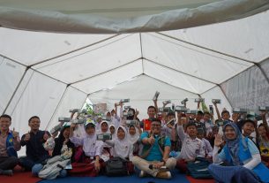 Berbagi Kebahagiaan dengan Anak-anak Penyintas Gempa Cianjur, Pegawai PLN Mengajar di Sekolah Darurat
