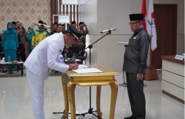 Bupati Mesuji Sulpakar, Lantik Haryadi Kepala Desa Margo Mulyo Periode 2021 -2027