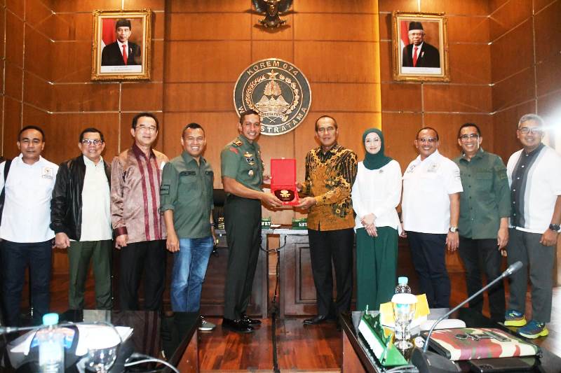 Danrem 074/Wrt Beserta Staf Sambut Kunjungan Komisi I DPR RI