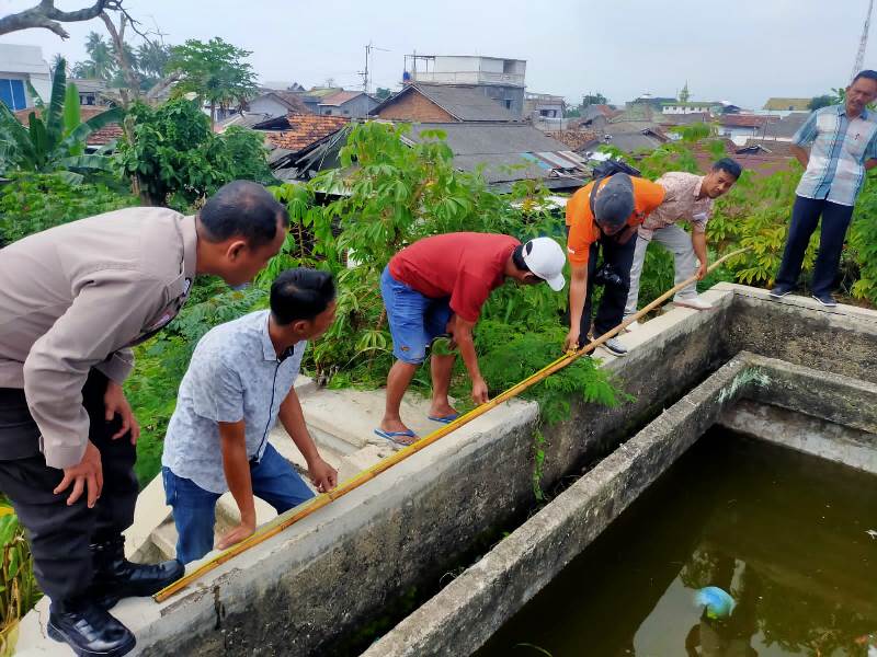 Dua Kakak Beradik Meninggal Tercebur di Kolam