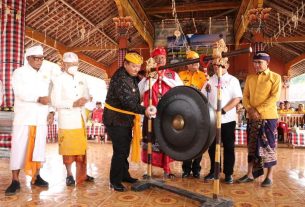 Pukul Gong 7 Kali, Gubernur Arinal Djunaidi Resmikan Pura Catur Parahyangan Maha Gotra Pasek Sanak Sapta Rsi di Kabupaten Lampung Tengah