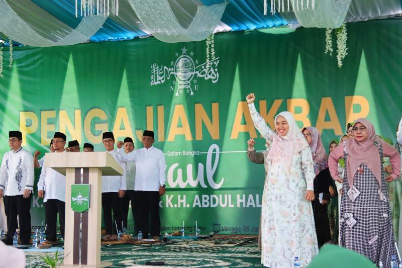 Hadiri Pengajian Akbar, Wagub Lampung Berikan 2 Unit Motor untuk seluruh PAC Muslimat se-Lamtim