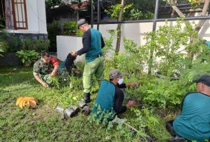 Jaga Kebersihan Lingkungan, Babinsa Jajar Bersama Staf Kelurahan Dan Linmas Laksanakan Kerja Bakti