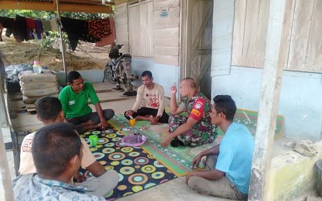 Momen Serda Robet Melaksanakan Silaturahmi Dengan Warga Binaan Di Desa Simpang Teumarum Woyla Barat
