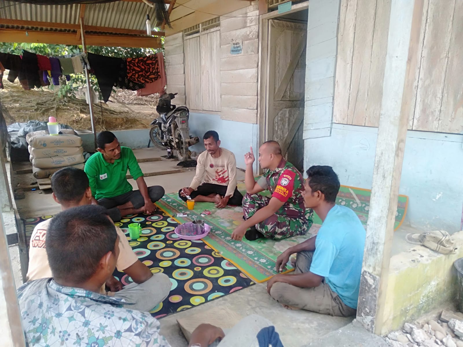 Momen Serda Robet Melaksanakan Silaturahmi Dengan Warga Binaan Di Desa Simpang Teumarum Woyla Barat