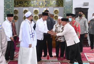 Presiden Jokowi Salat Jumat dan Resmikan Penataan Kawasan Masjid Ahmad Yani Kota Manado