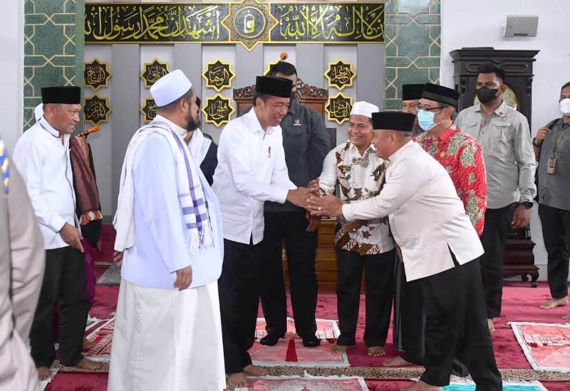 Presiden Jokowi Salat Jumat dan Resmikan Penataan Kawasan Masjid Ahmad Yani Kota Manado