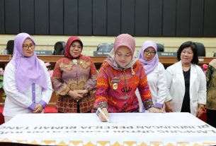 Wagub Chusnunia Chalim Buka FGD Percepatan RUU PPRT dan Luncurkan Buku Saku Rumah Perempuan dan Anak